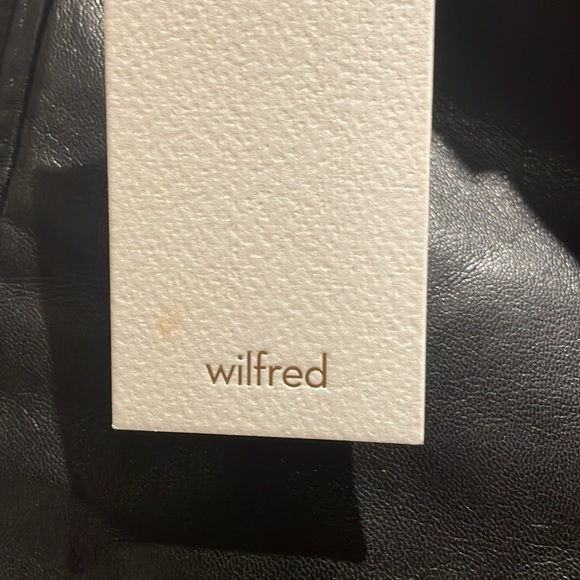 BNWT Wilfred Melina  high rise straight leg faux leather Jeans. Reposhing. - Picture 10 of 15